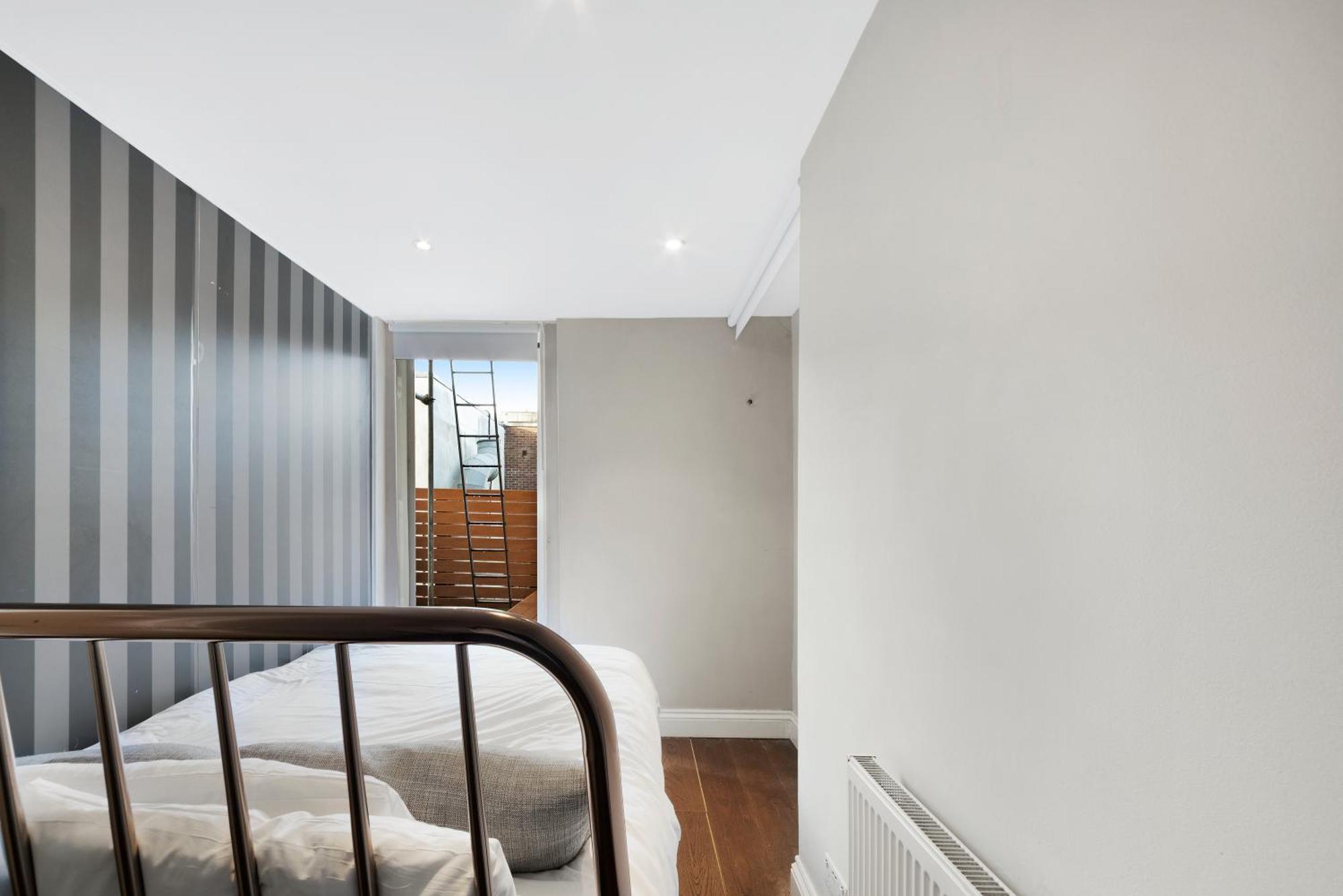 Modernised Apartments 1 And 2 Bedrooms Option Terrace And Balcony High Street London Exterior photo