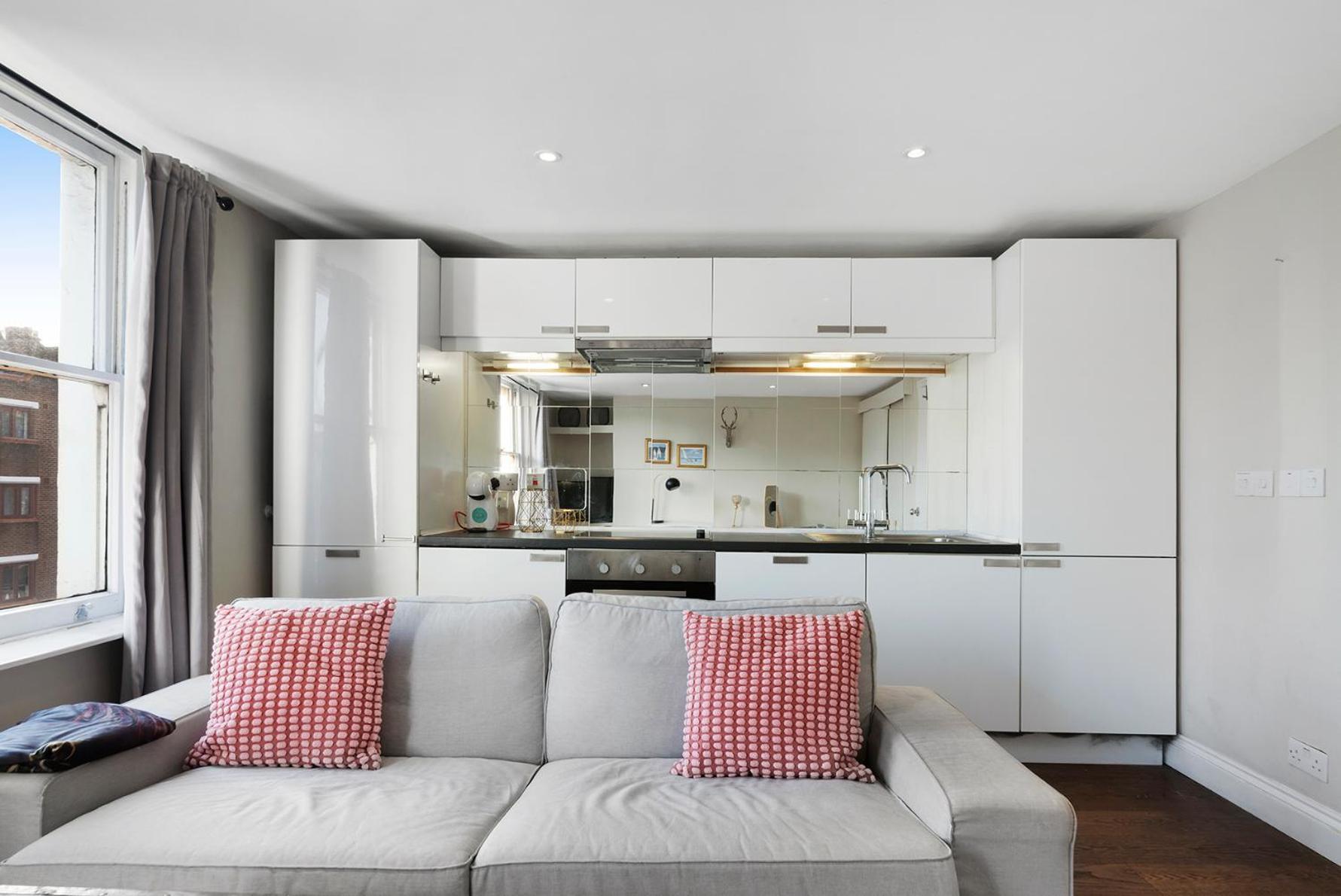 Modernised Apartments 1 And 2 Bedrooms Option Terrace And Balcony High Street London Exterior photo
