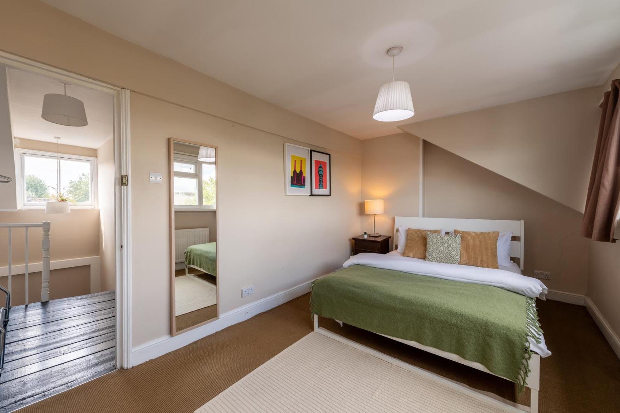 Modernised Apartments 1 And 2 Bedrooms Option Terrace And Balcony High Street London Exterior photo