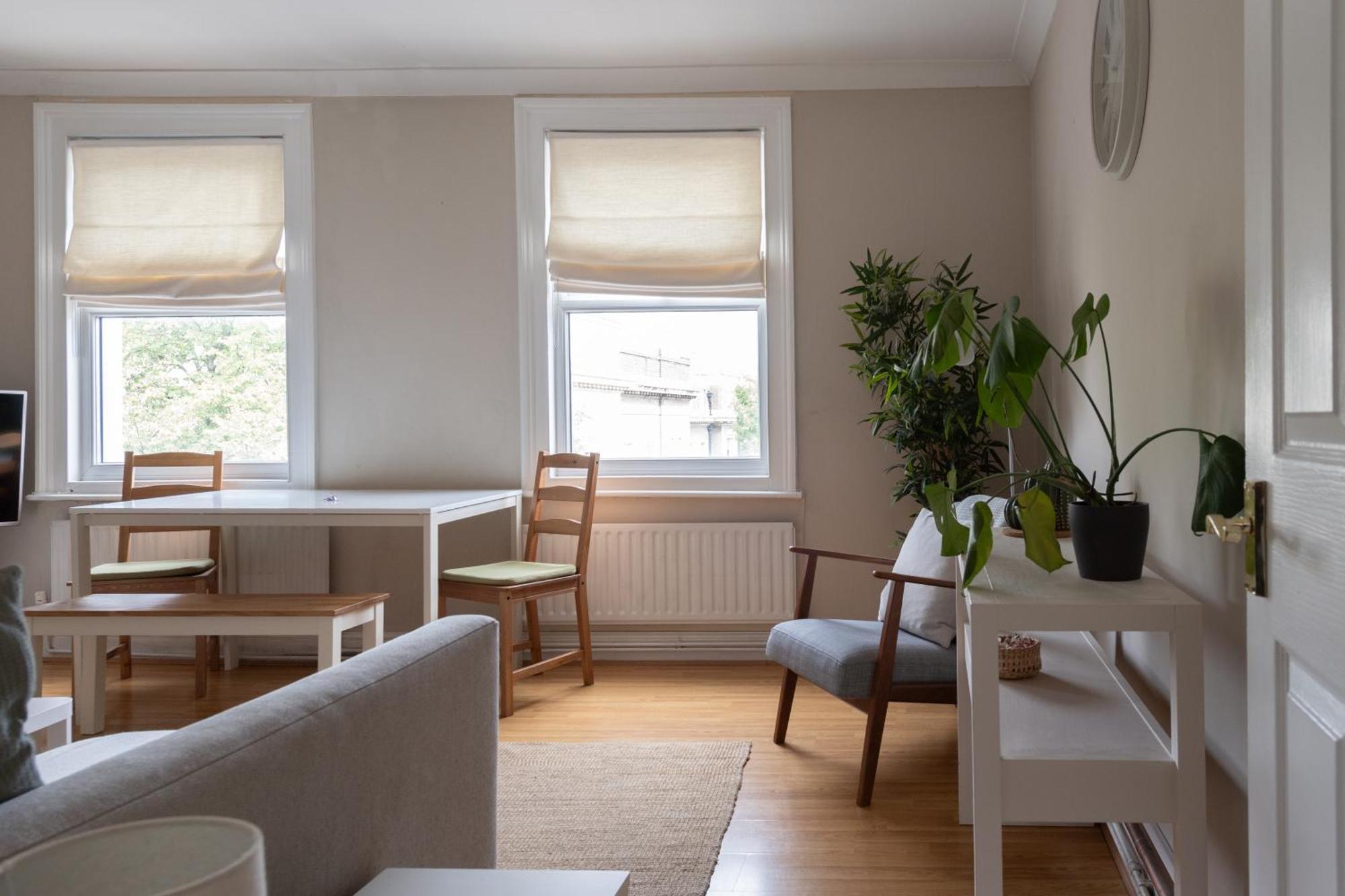 Modernised Apartments 1 And 2 Bedrooms Option Terrace And Balcony High Street London Exterior photo
