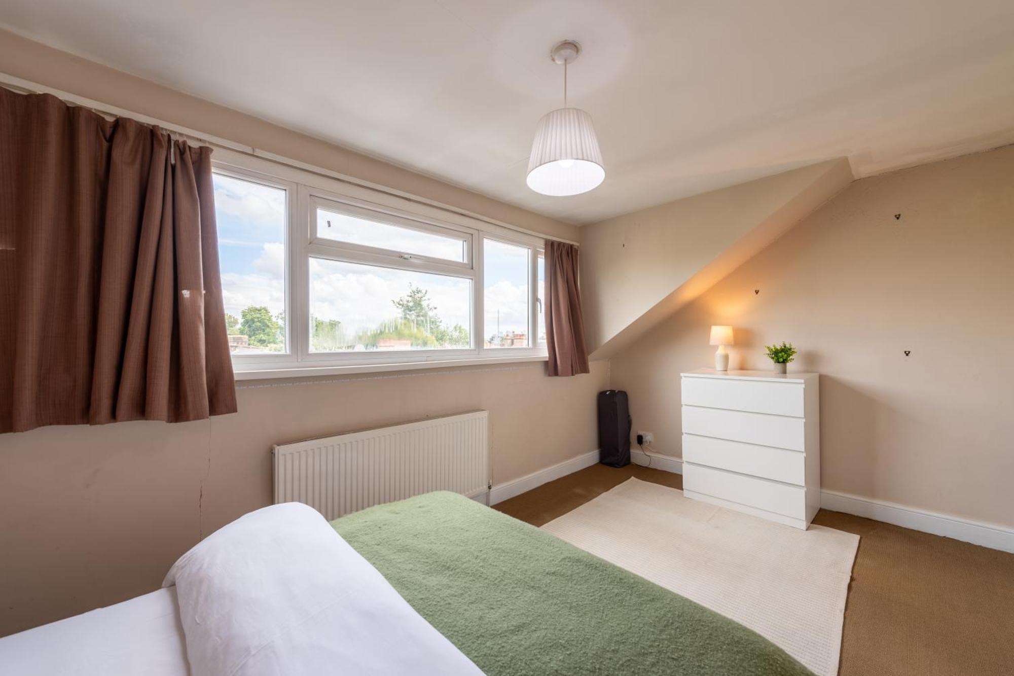 Modernised Apartments 1 And 2 Bedrooms Option Terrace And Balcony High Street London Exterior photo