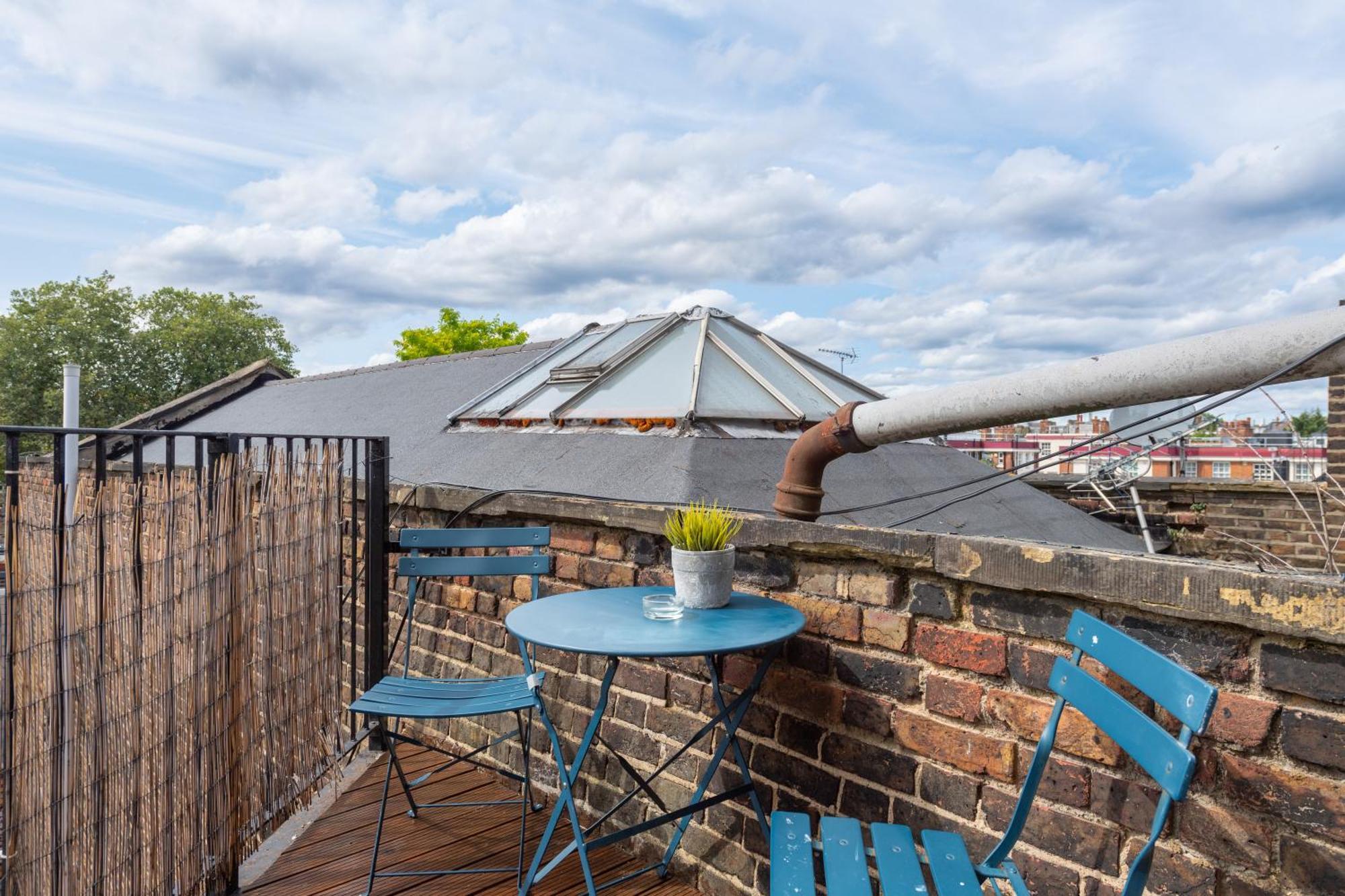 Modernised Apartments 1 And 2 Bedrooms Option Terrace And Balcony High Street London Exterior photo